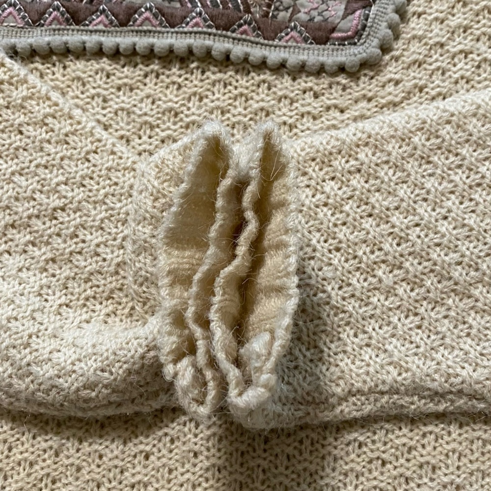 Vintage America Beige Sweater with Patterned Neckline with tie strings tassels - Picture 5 of 8